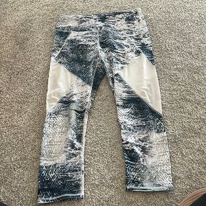 Fabletics cropped leggings
